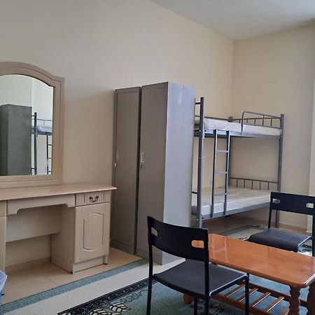 Top House Hostel أبو ظبي المظهر الخارجي الصورة